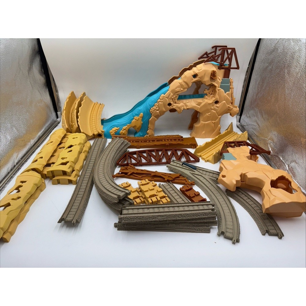 Thomas & Friends Trackmaster Thomas at Action Canyon Train Set 2011 Incomplete